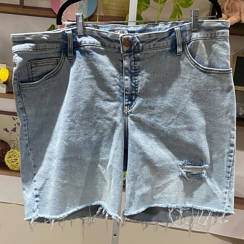 Ava & Viv Light Blue Denim Shorts 22 W. Waist 21 rise 12 length 8